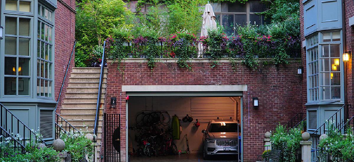 An Old Garage Apartment Is Given a Fresh New Feel in 2023