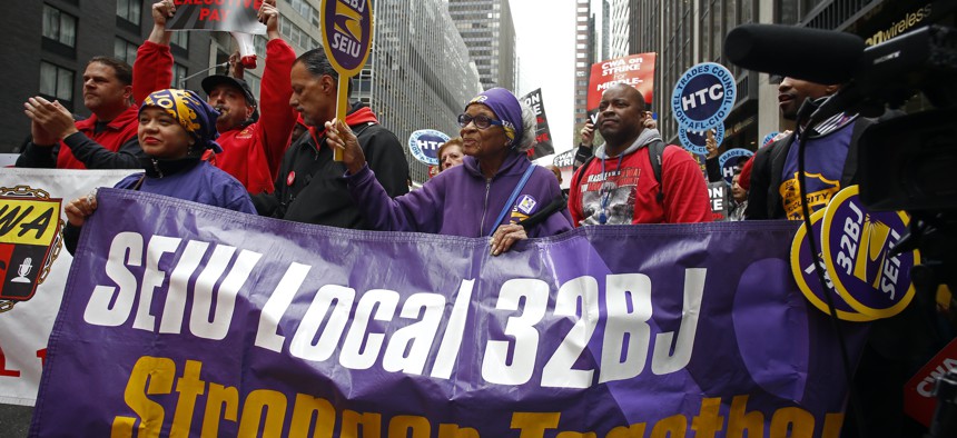 SEIU 32BJ comes out in support of striking Verizon workers in 2016.