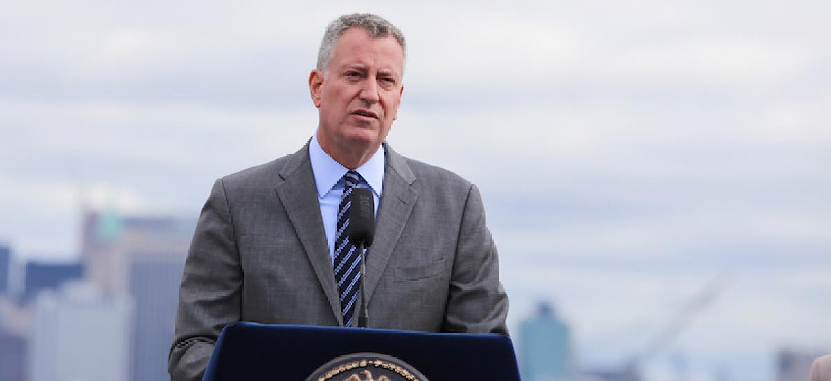 Mayor de Blasio promises to sign New York City chewing tobacco ban in next  two weeks – New York Daily News