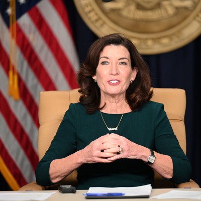 Local Republican leaders say they won't enforce Hochul's mask mandate - Vimarsana News
