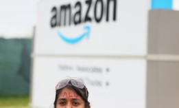 Amazon workers rallied outside of the LDJ5 warehouse on April 25 in support of unionization. 