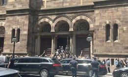 Many people from New York’s political world gathered in midtown Manhattan to honor the life of Dick Ravitch at Central Synagogue.