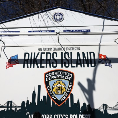 哪些城市领导呼吁联邦接管Rikers岛？