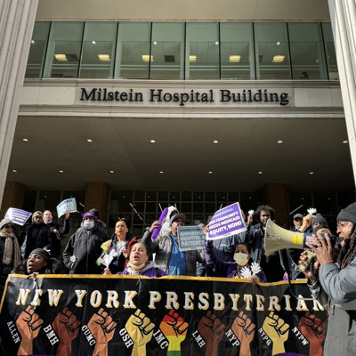 纽约的医疗工会为薪资待遇而奋起抗争