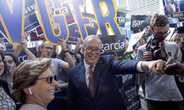 Scott Stringer greets supporters during his first run for mayor in 2021.