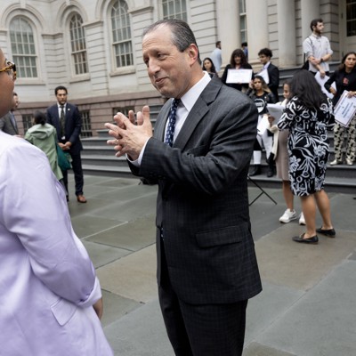 NYC 2025 Mayoral Race: A Wild Card Lineup of Contenders Emerges