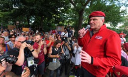 Curtis Sliwa speaks at a rally against migrants at Gracie Mansion in 2023.