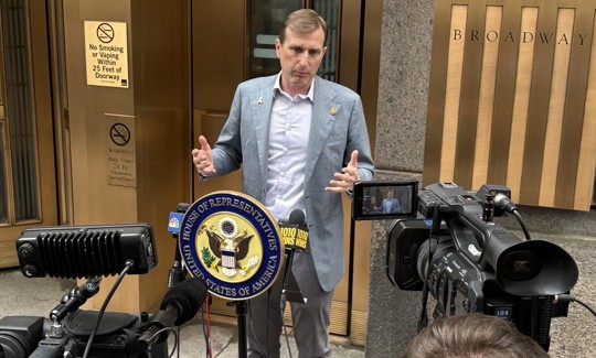 Rep. Dan Goldman speaks to the press outside the federal building at 290 Broadway on May 29, 2025.