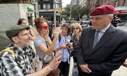 Curtis Sliwa is unafraid to host a press conference in view of vocal New Yorkers. Here he talks to supporter Bill Apple.